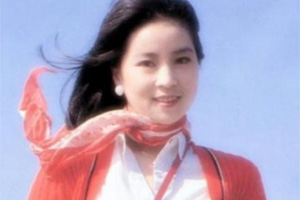 成龙自爆有“恋发癖”林凤娇一剪发即休妻