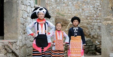 奇异风俗 贵州神秘苗人用已故先人头发盘发髻 奇异风俗 贵州神秘苗人用已故先人头发盘发髻