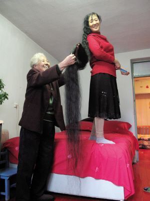 抚顺一孝顺女因母亲喜欢长发姑娘而留发 达2.9米(图)