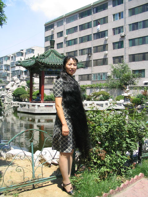 不经意间留起一头长发