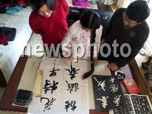 多才多艺的长发女孩