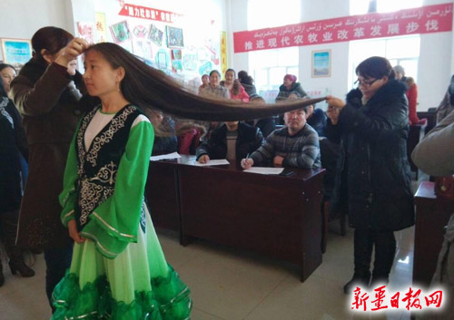 富蕴县吐尔洪乡举办民族秀发展示大赛