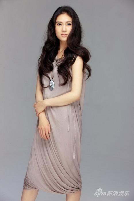 赵柯唯美写真鲜嫩养眼 长发飘扬青春洋溢
