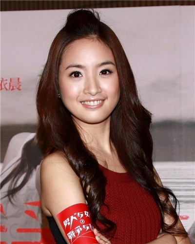 林依晨长发造型甜美迷人 散发邻家女孩味道