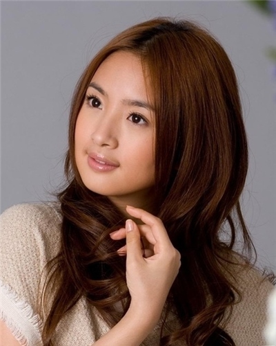 林依晨长发造型甜美迷人 散发邻家女孩味道