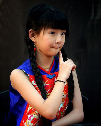 发型:小彩旗长发及腰秀 直发转圈零失误 小彩旗长发及腰秀 直发转圈零失误