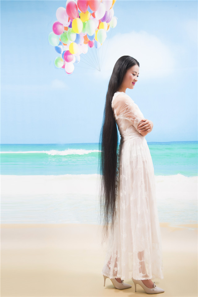 Very long hair show girl